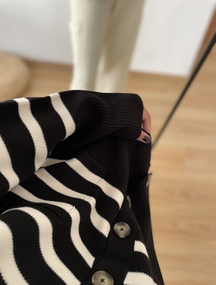 Siyah Çizgili Oversize Hırka