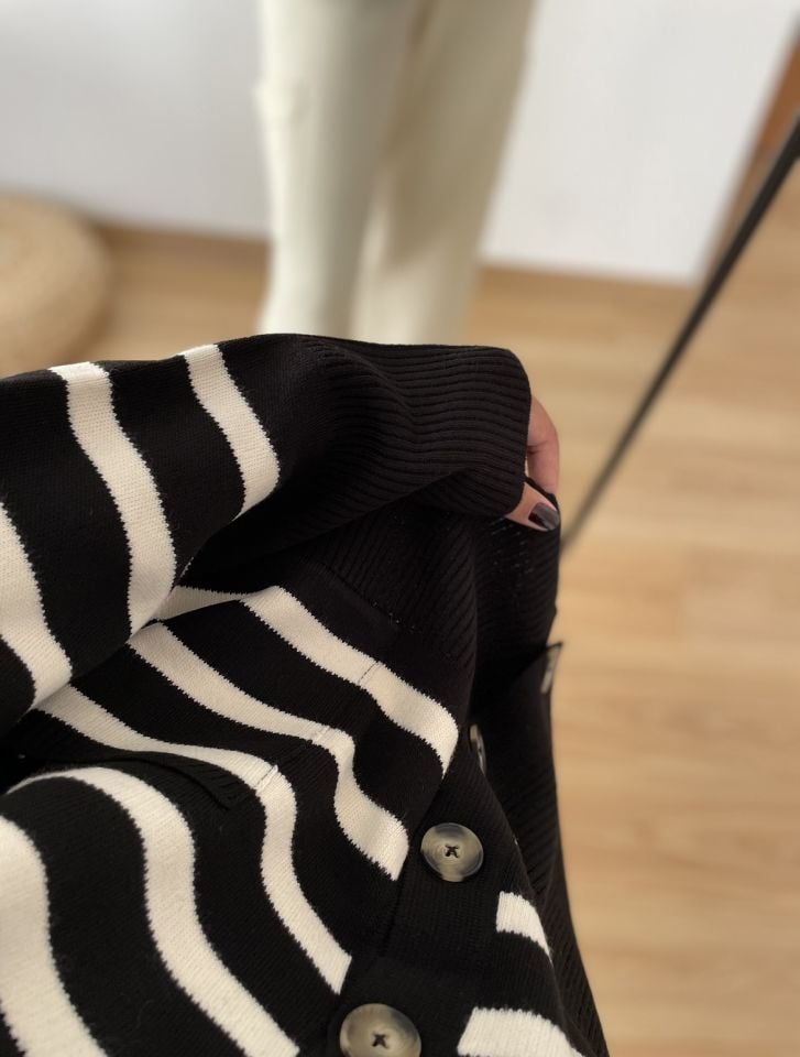 Neva Siyah Çizgili Oversize Hırka