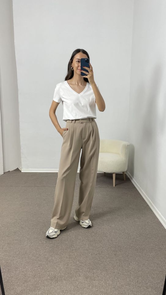 Selora Beyaz Dlv V Yaka Basic Tişört