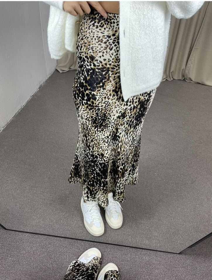 Celine Bej Siyah Desenli Saten Etek