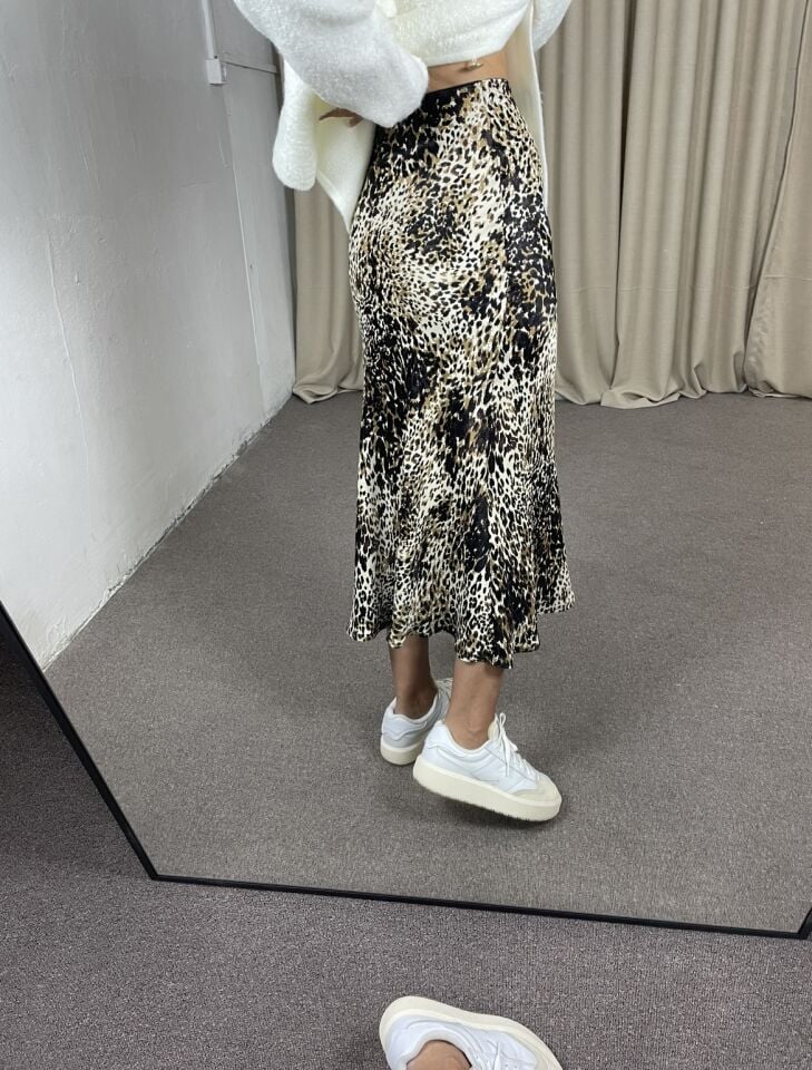 Celine Bej Siyah Desenli Saten Etek