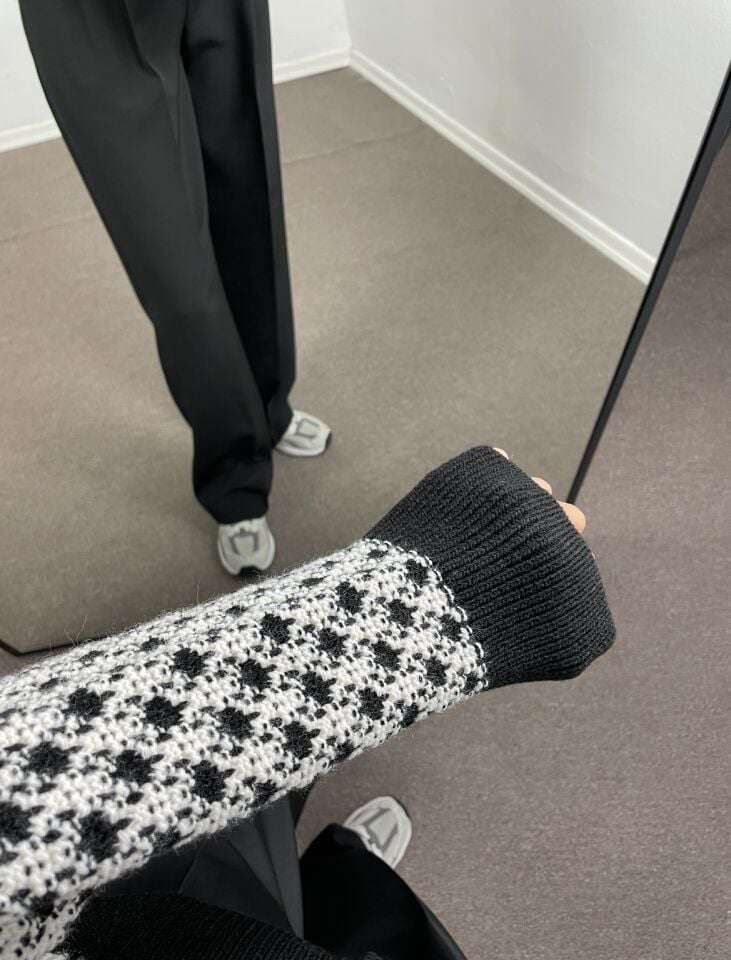 Loriane Siyah Gold Düğmeli Desenli Premium Hırka