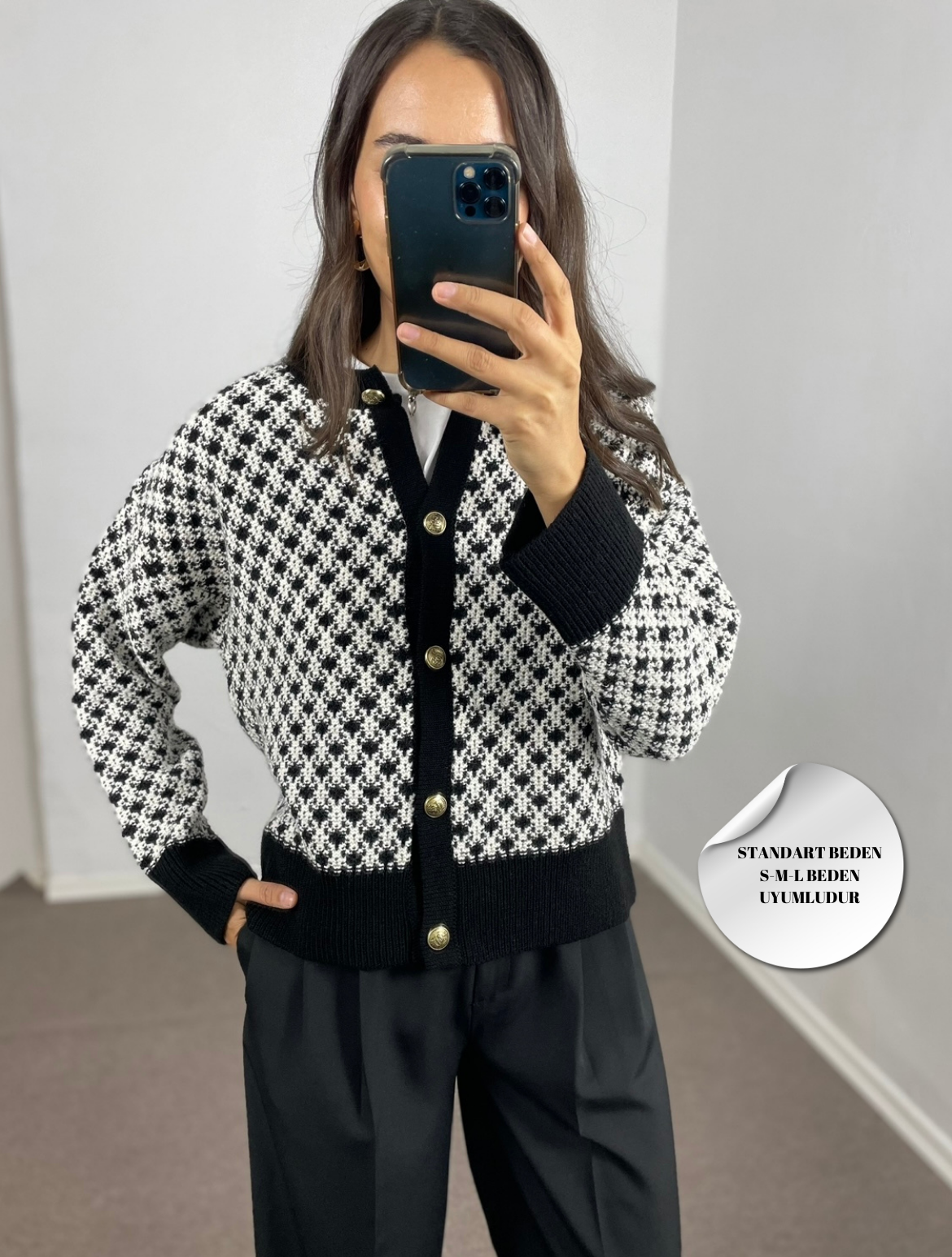 Loriane Siyah Gold Düğmeli Desenli Premium Hırka