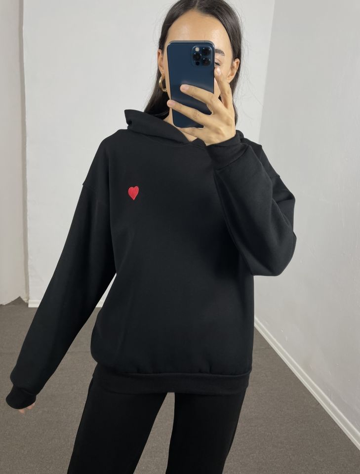 Melora Siyah Kalp Nakışlı Oversize Sweatshirt