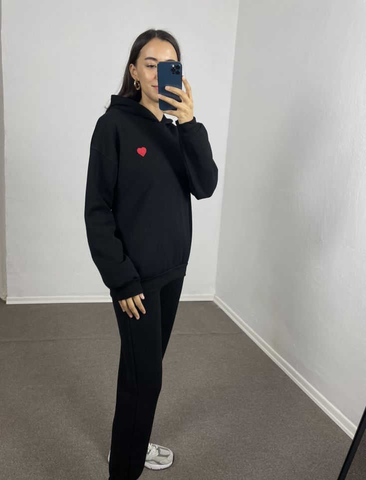 Siyah Kalp Nakışlı Oversize Sweatshirt
