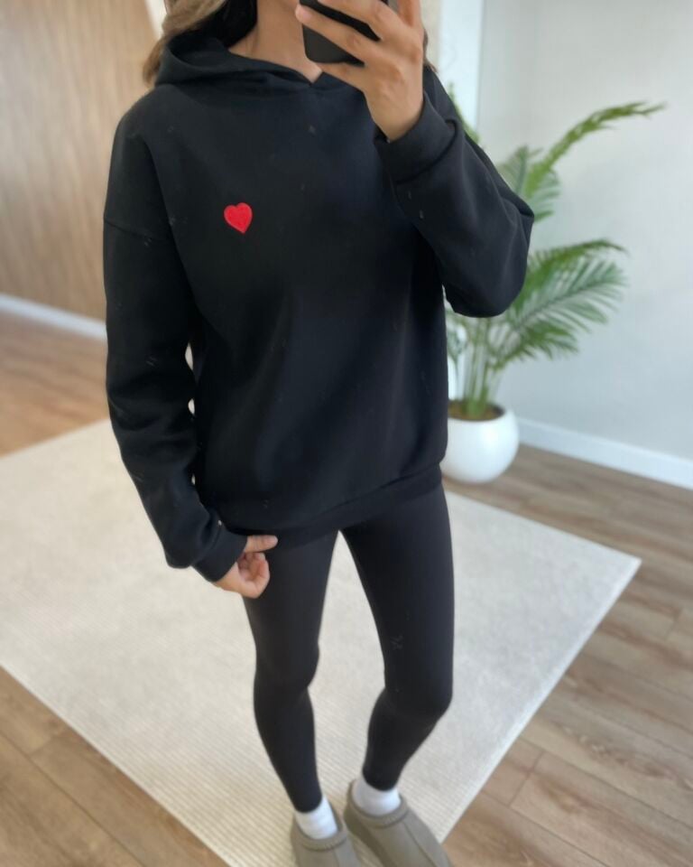 Melora Siyah Kalp Nakışlı Oversize Sweatshirt