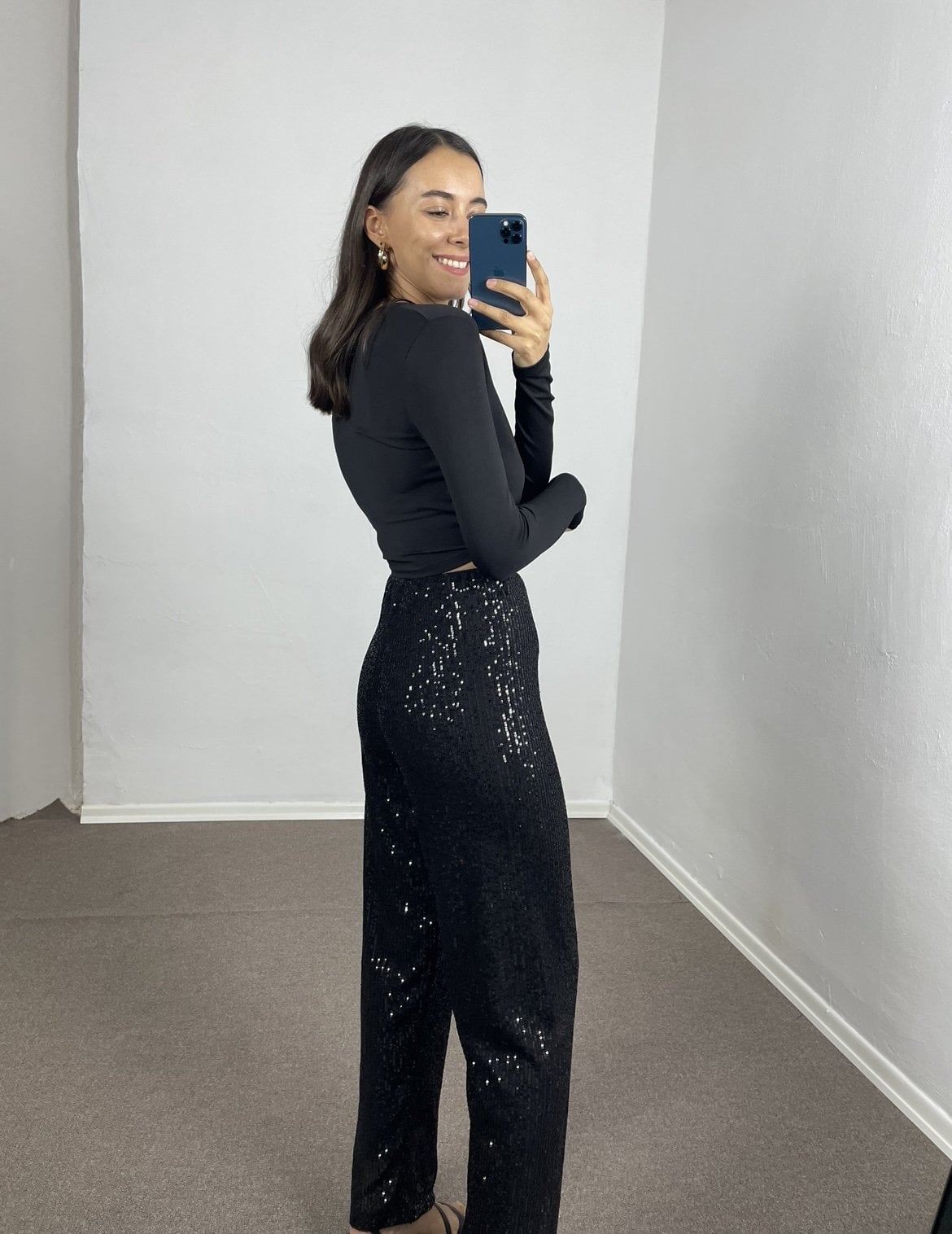 Amara Siyah Beli Lastikli Kısa Bluz