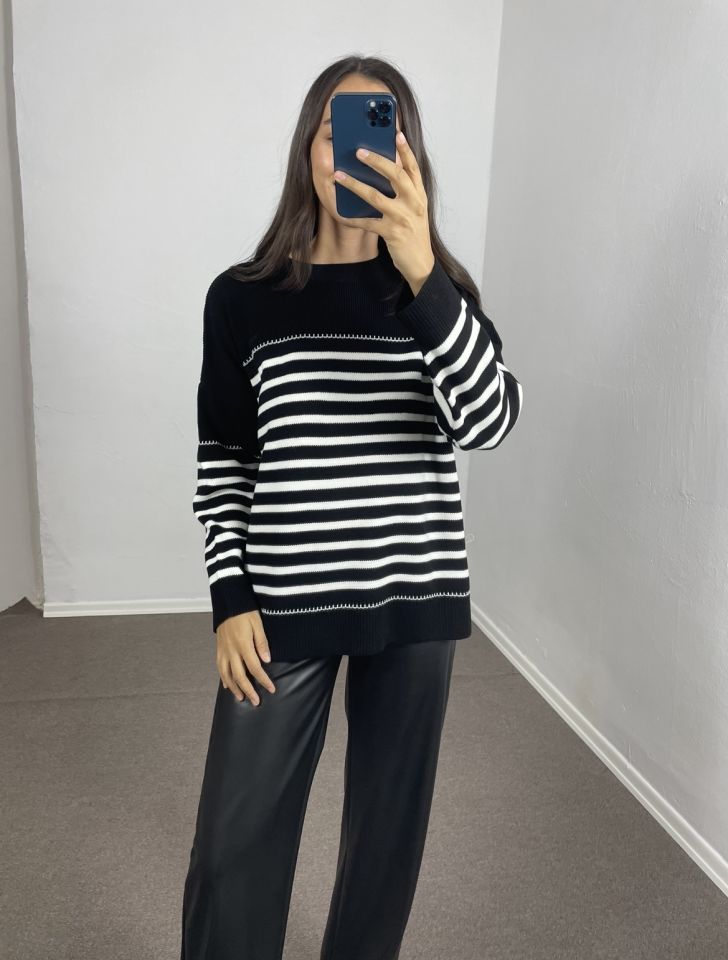 Siyah Ekru Çizgili Oversize Kazak