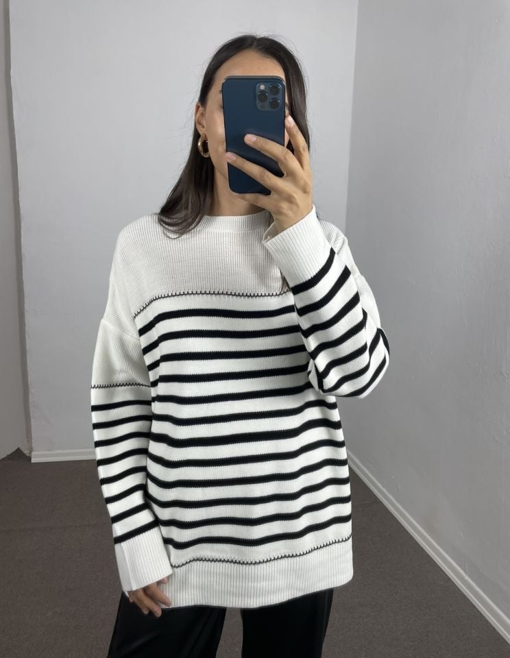 Ekru Siyah Çizgili Oversize Kazak