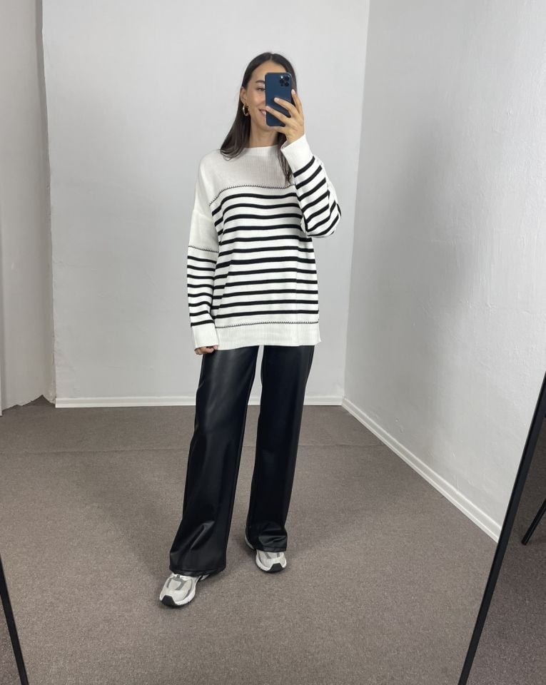 Ekru Siyah Çizgili Oversize Kazak