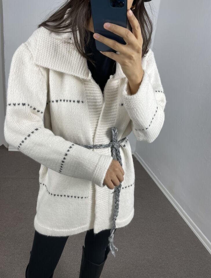 Ekru Geniş Yakalı Kuşaklı Hırka