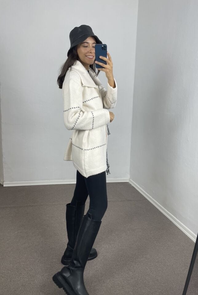 Ekru Geniş Yakalı Kuşaklı Hırka