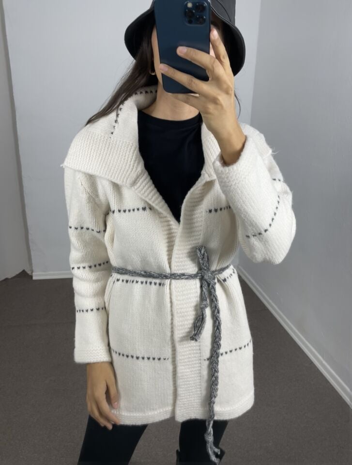 Ekru Geniş Yakalı Kuşaklı Hırka