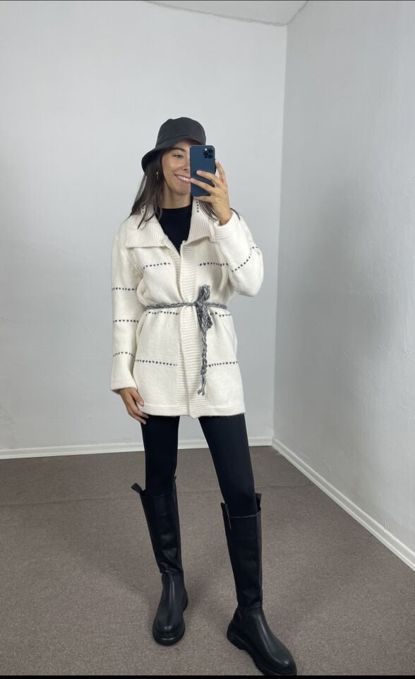 Ekru Geniş Yakalı Kuşaklı Hırka