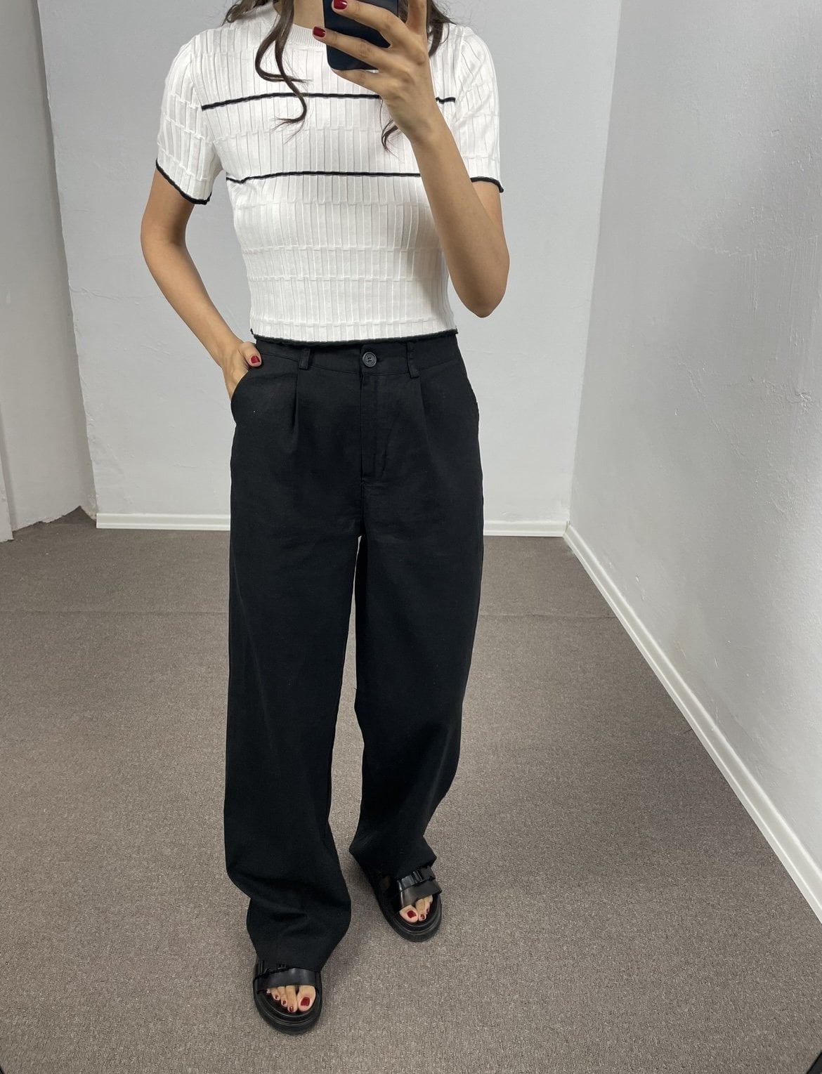 Avelia Siyah Çift Pileli Keten Pantolon