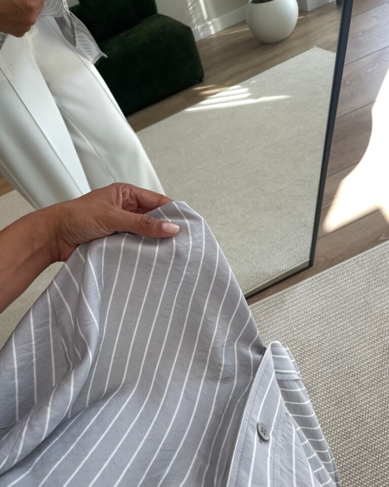 Soraya Gri Çizgili Oversize Viskon Gömlek