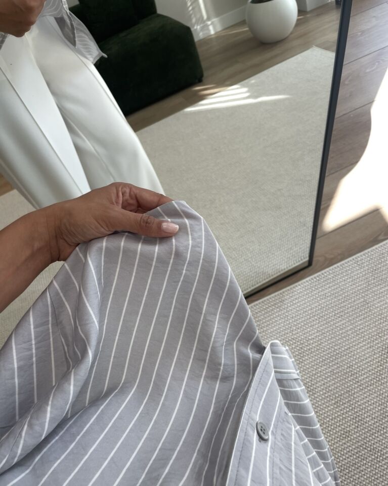 Soraya Gri Çizgili Oversize Viskon Gömlek