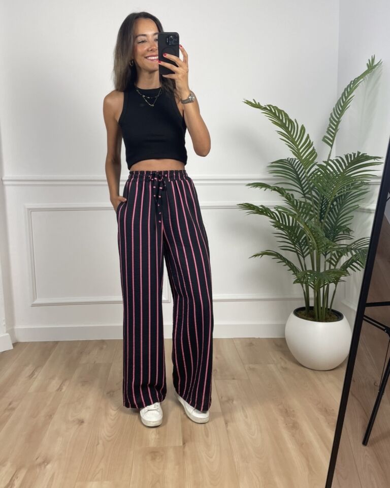 Lavin Siyah Halter Yaka Parıltılı Atlet