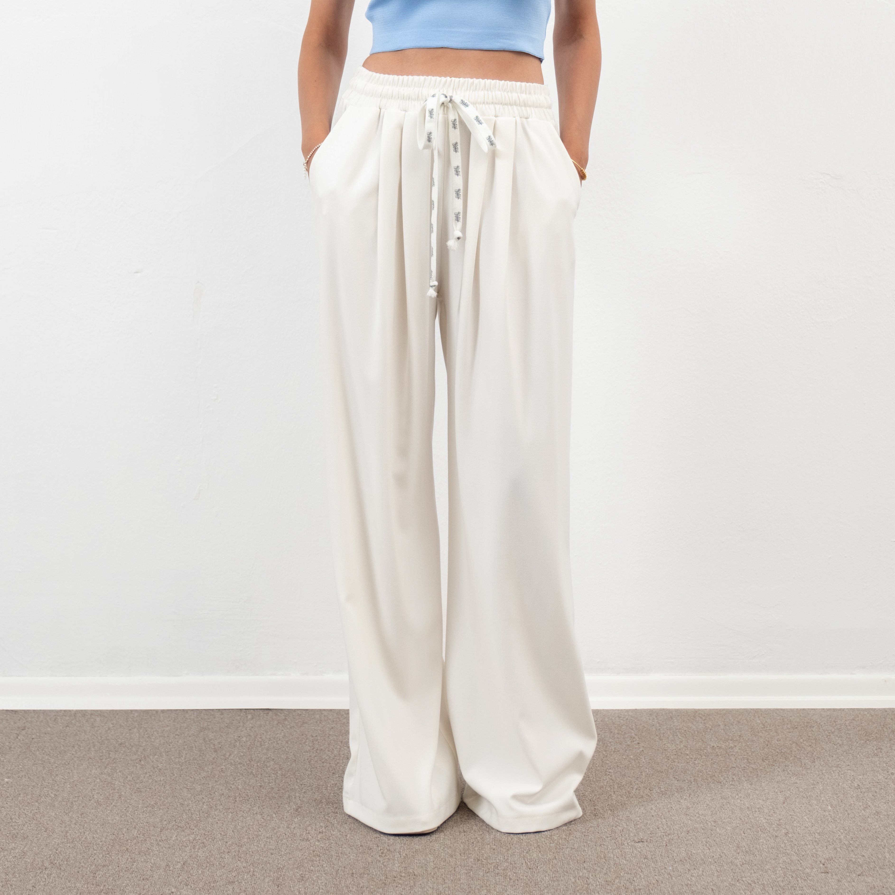 Ekru Geniş Paça Pileli Pantolon