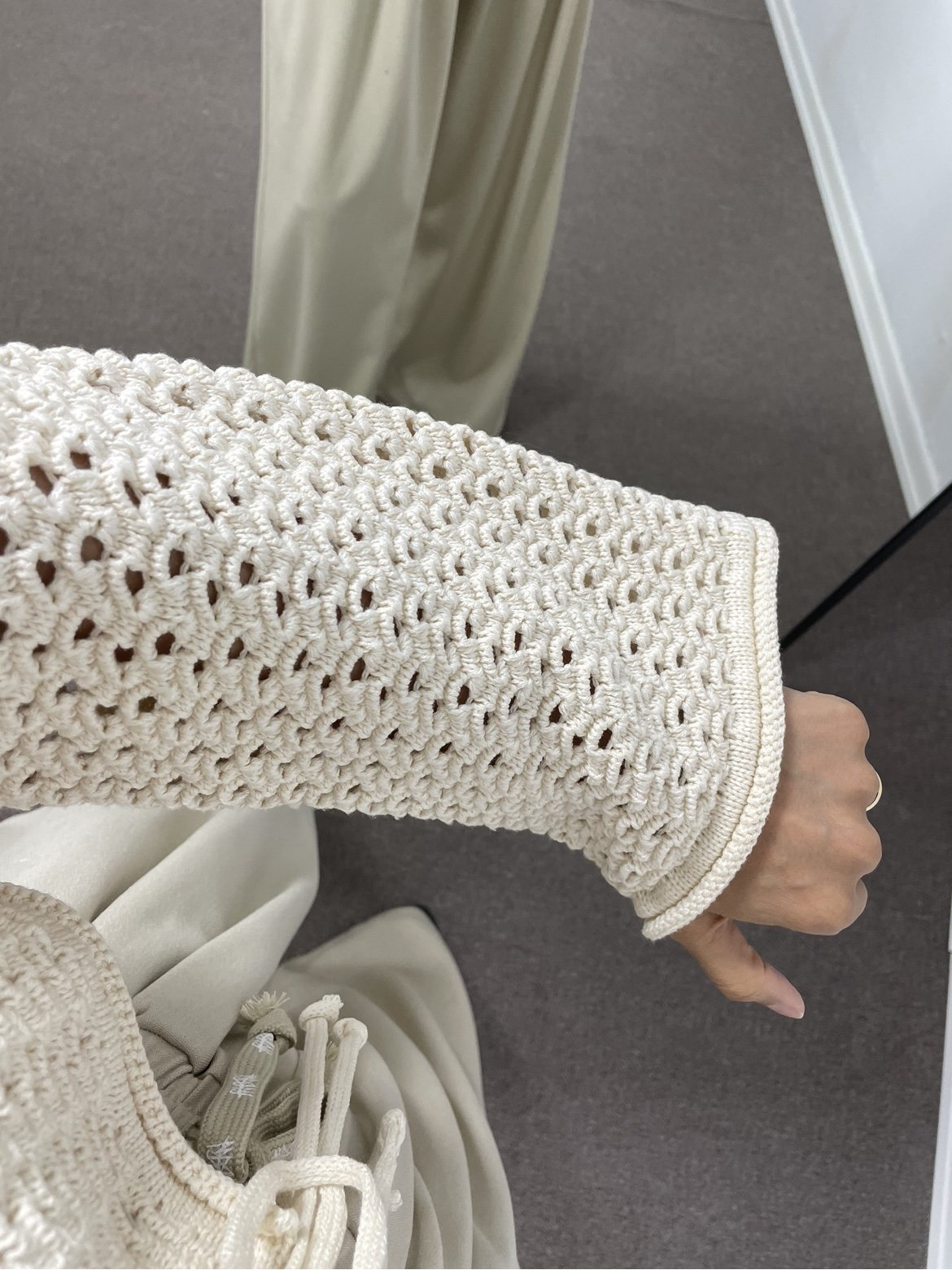 Bej Dilvin Önü Bağcıklı Triko Hırka