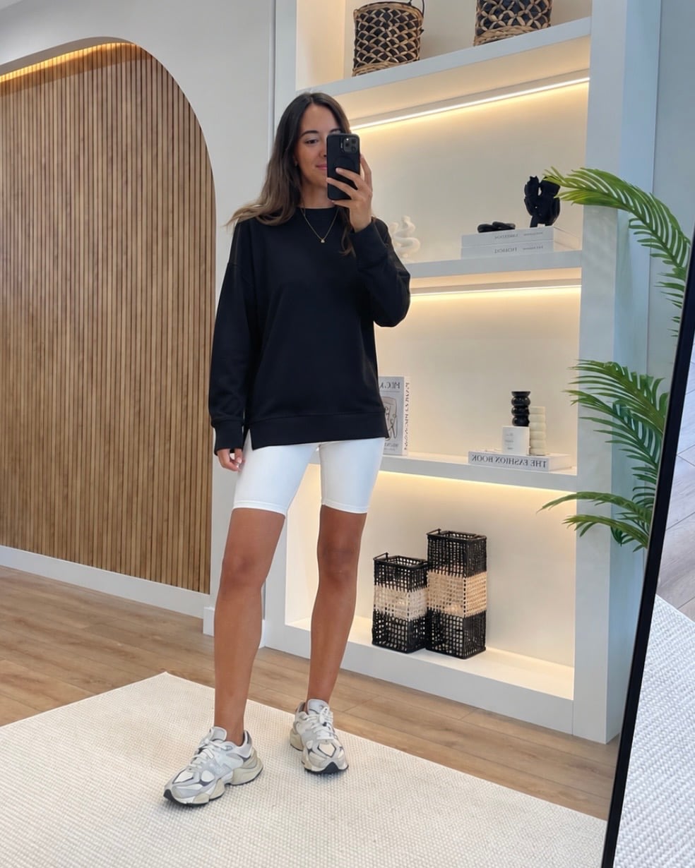 Selara Siyah Yanları Yırtmaçlı Sweatshirt
