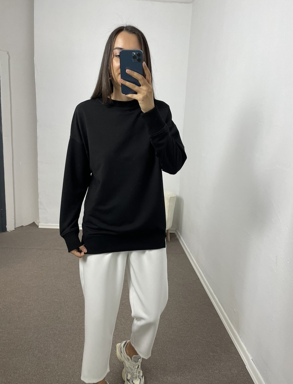 Siyah Yanları Yırtmaçlı Sweatshirt