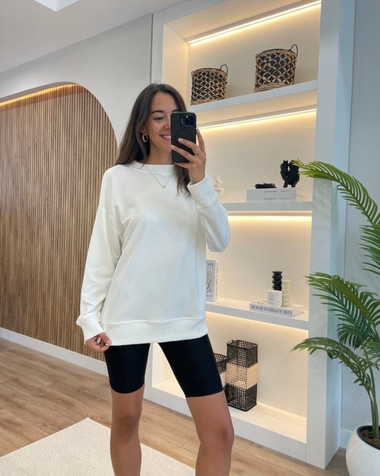 Selara Beyaz Yanları Yırtmaçlı Sweatshirt