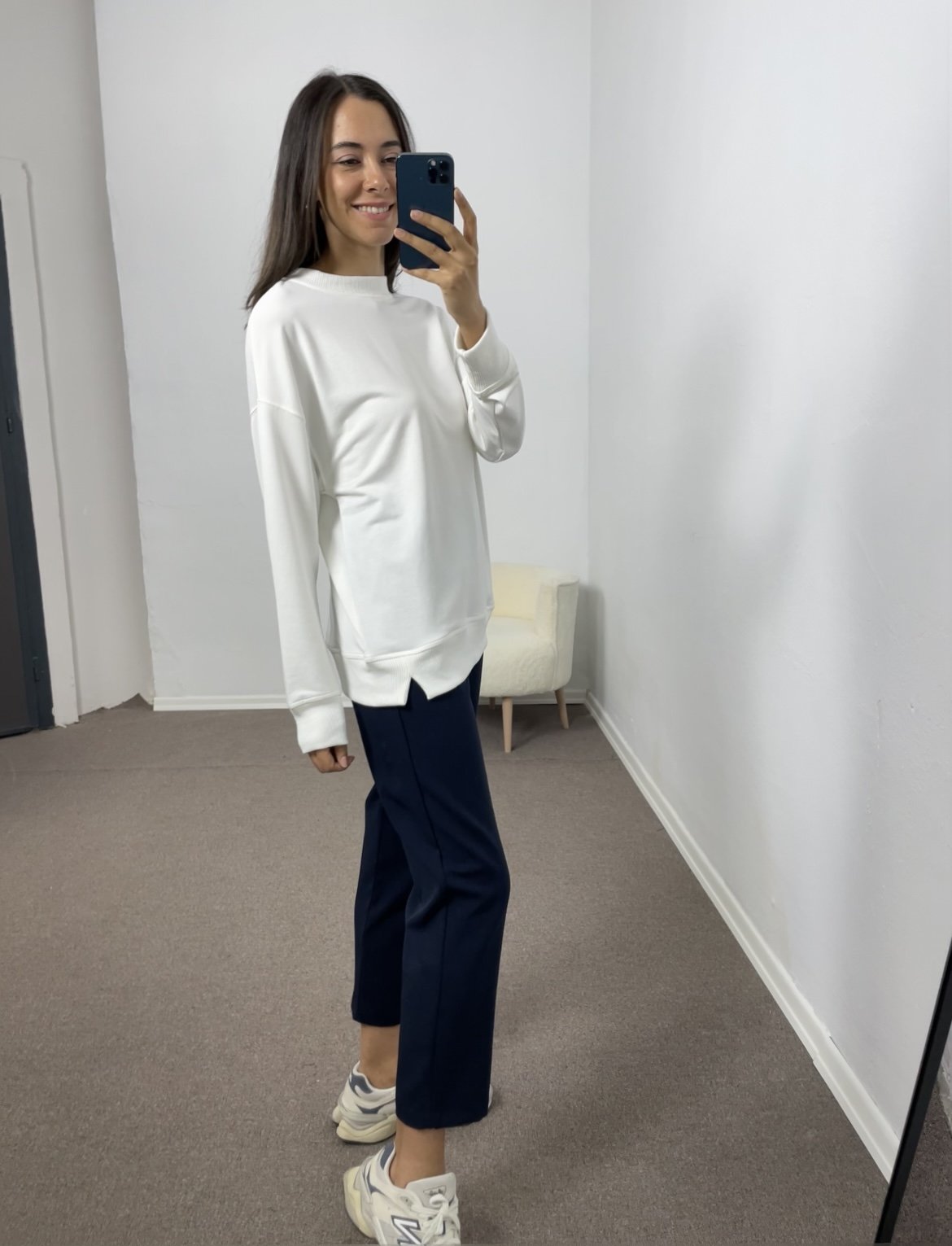 Selara Beyaz Yanları Yırtmaçlı Sweatshirt