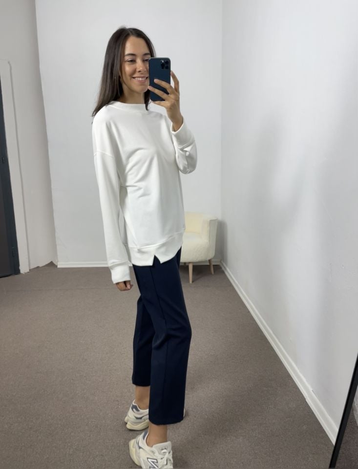 Beyaz Yanları Yırtmaçlı Sweatshirt