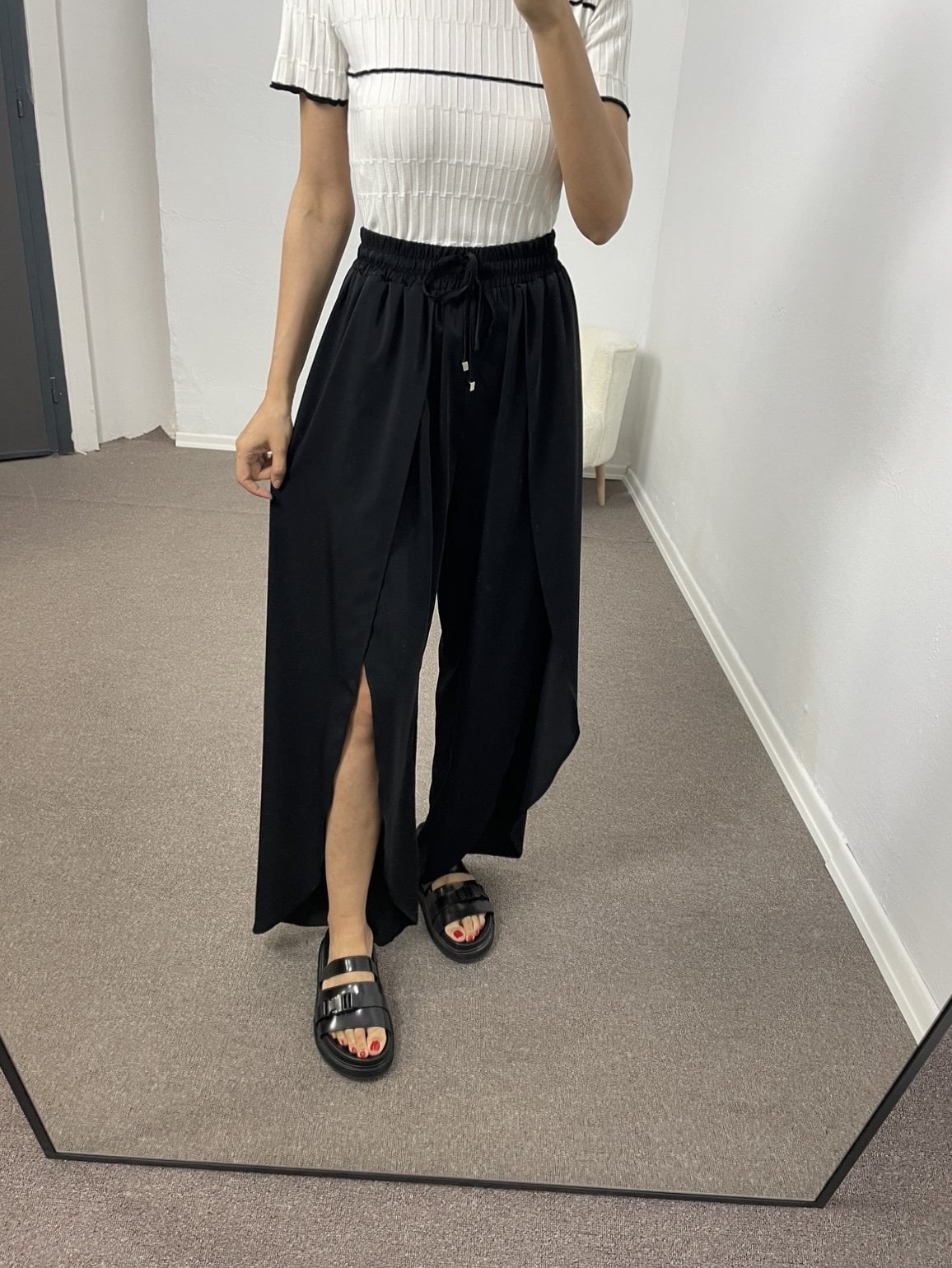 Lareen Siyah Yırtmaçlı Pareo Pantolon