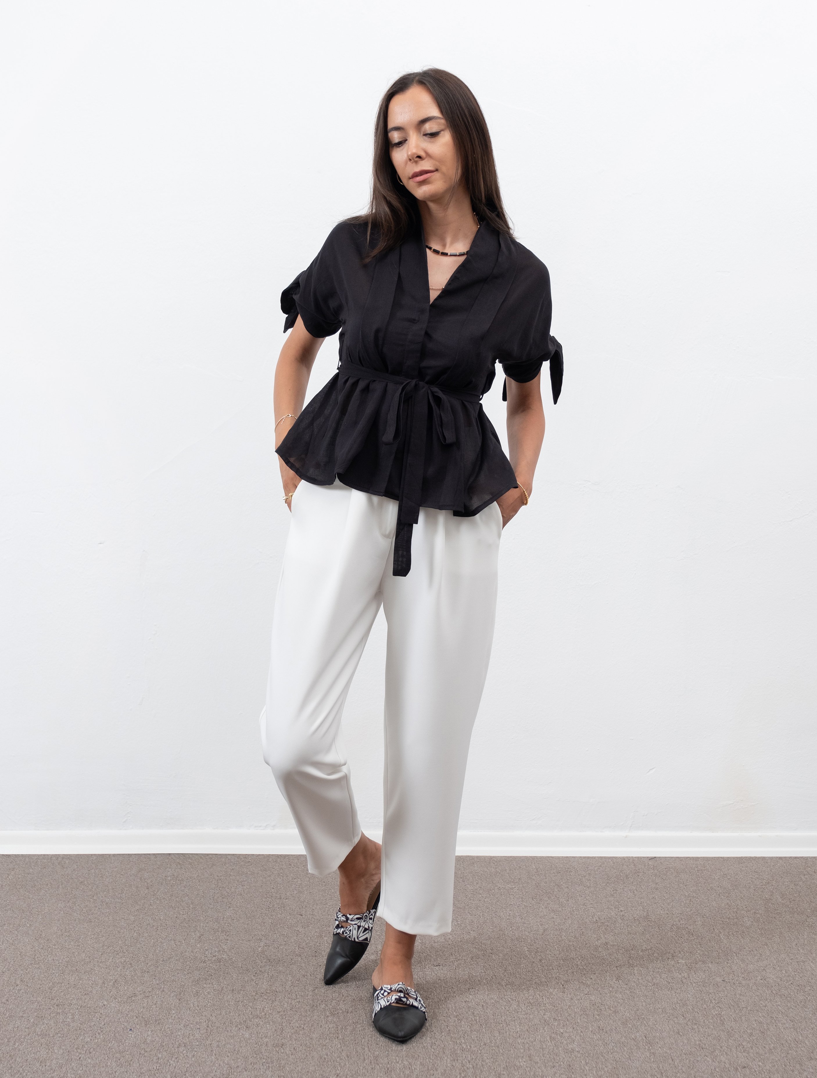 Delia Siyah Kol Detaylı Gömlek