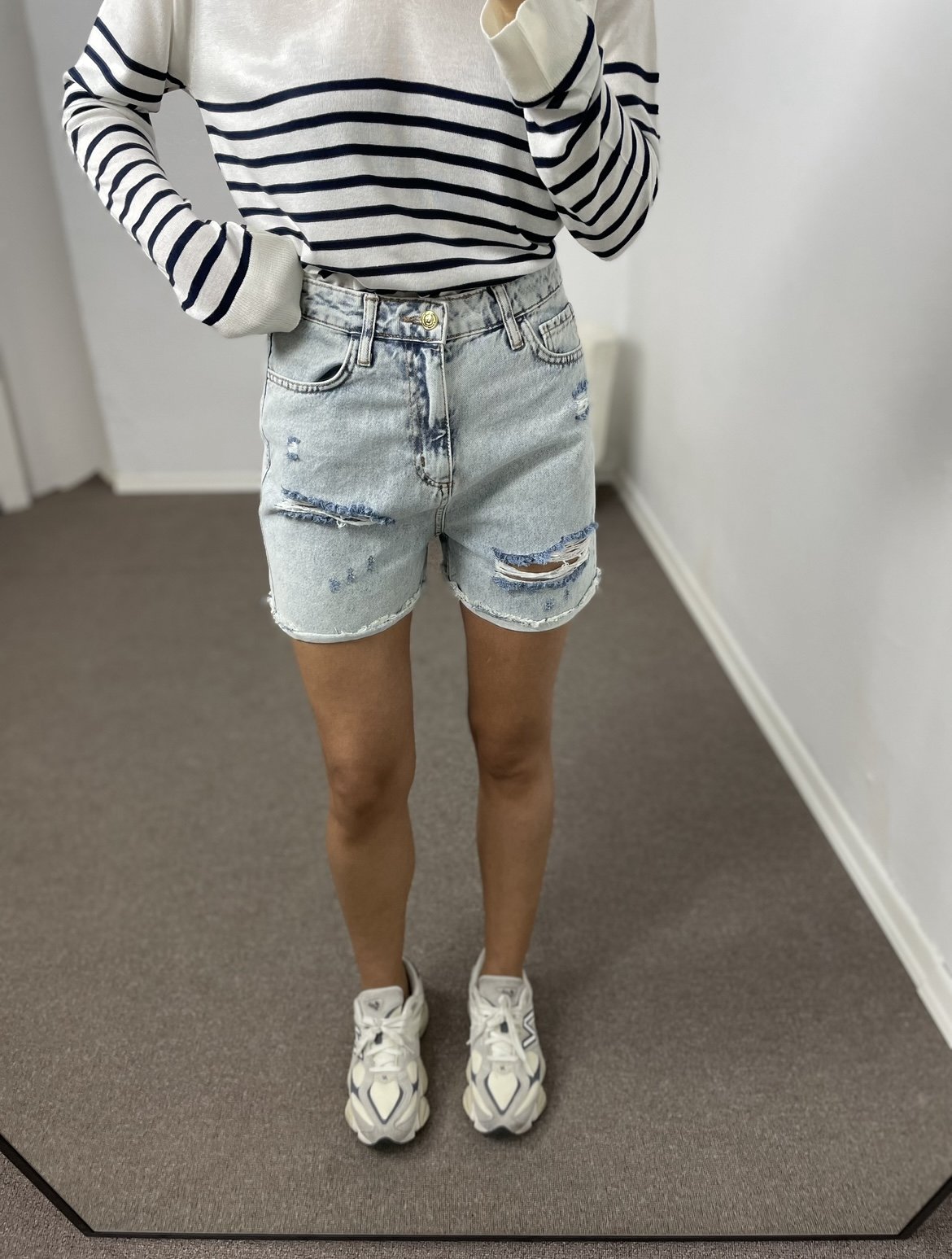 Elarae Buz Mavi Yırtık Detaylı Şort