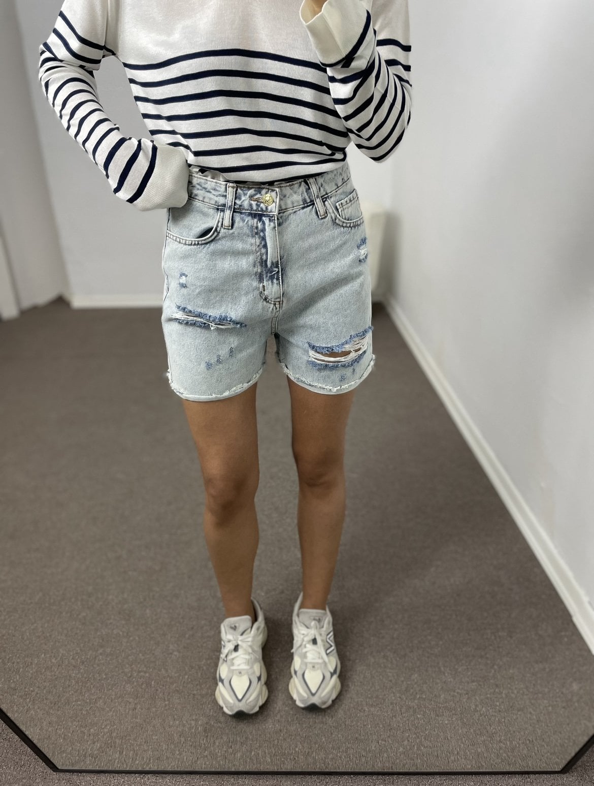 Elarae Buz Mavi Yırtık Detaylı Şort