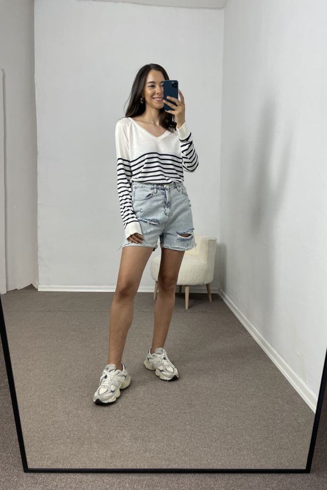 Elarae Buz Mavi Yırtık Detaylı Şort