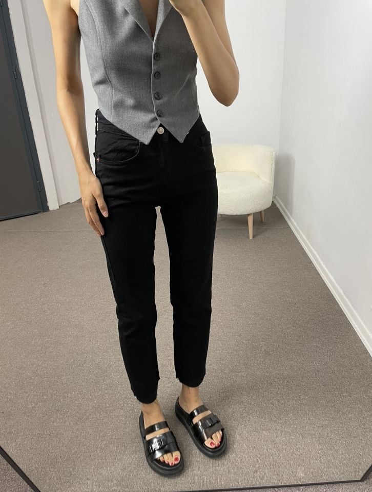 Siyah Premium Kesik Paça Jean