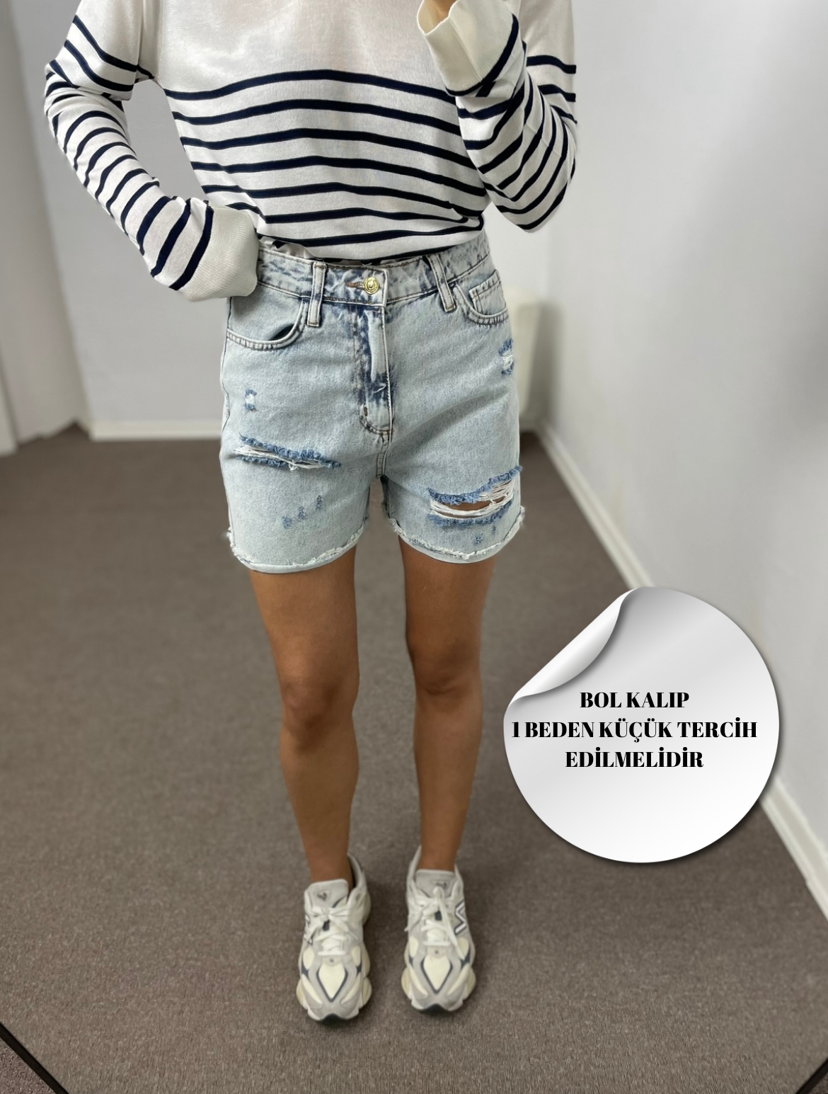 Elarae Buz Mavi Yırtık Detaylı Şort