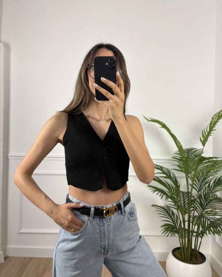Solara Siyah 3 Düğmeli Crop Yelek