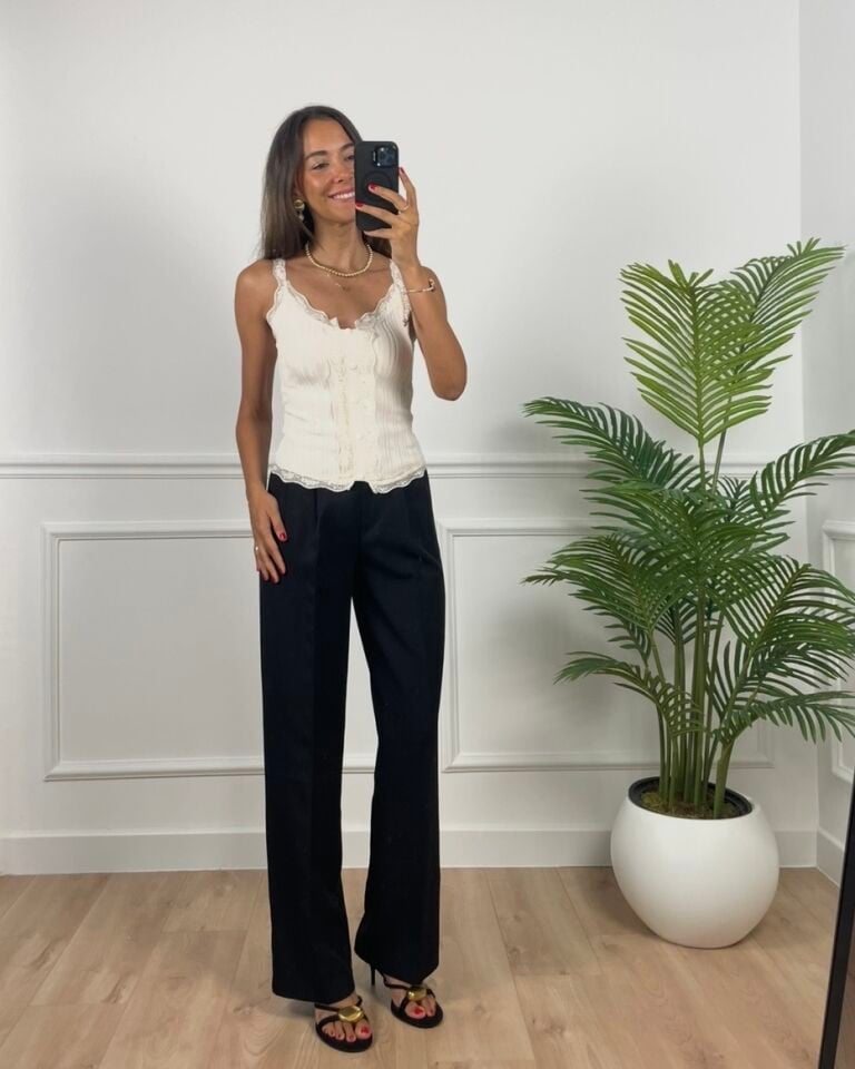 Miela Ekru Dantel Detaylı Askılı Bluz