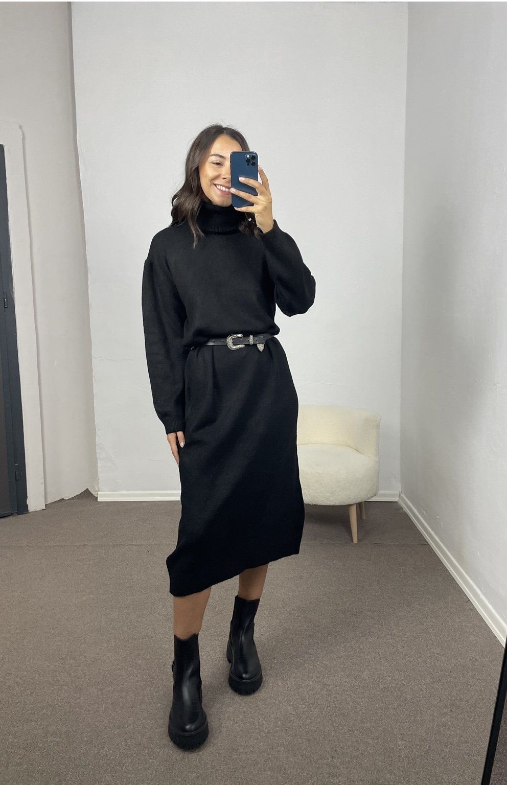 Aurelia Siyah Boğazlı Oversize Triko Elbise