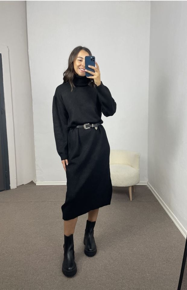 Siyah Boğazlı Oversize Triko Elbise
