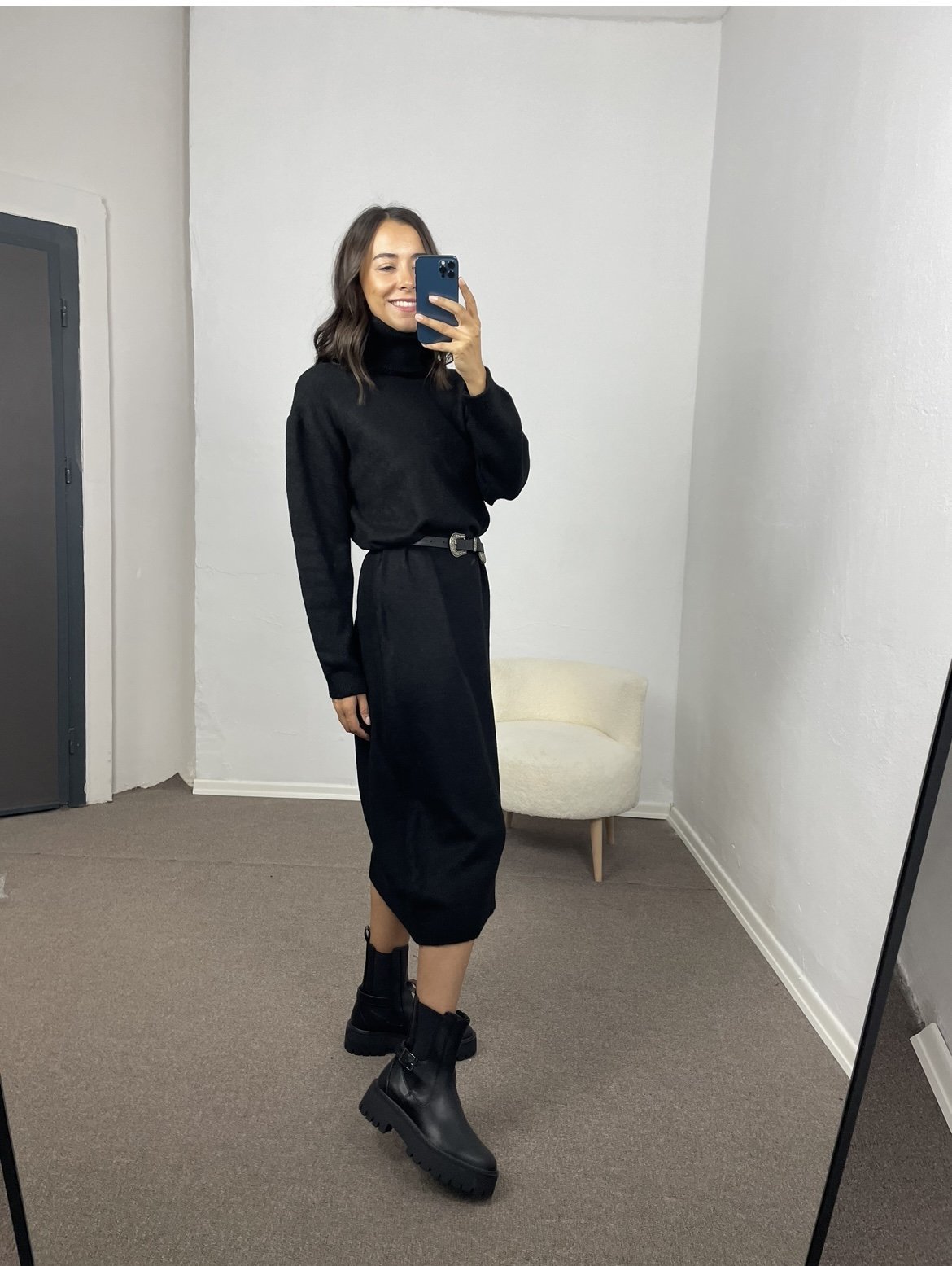 Siyah Boğazlı Oversize Triko Elbise