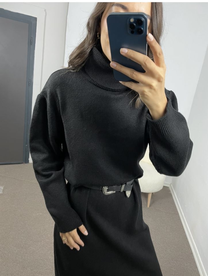 Siyah Boğazlı Oversize Triko Elbise