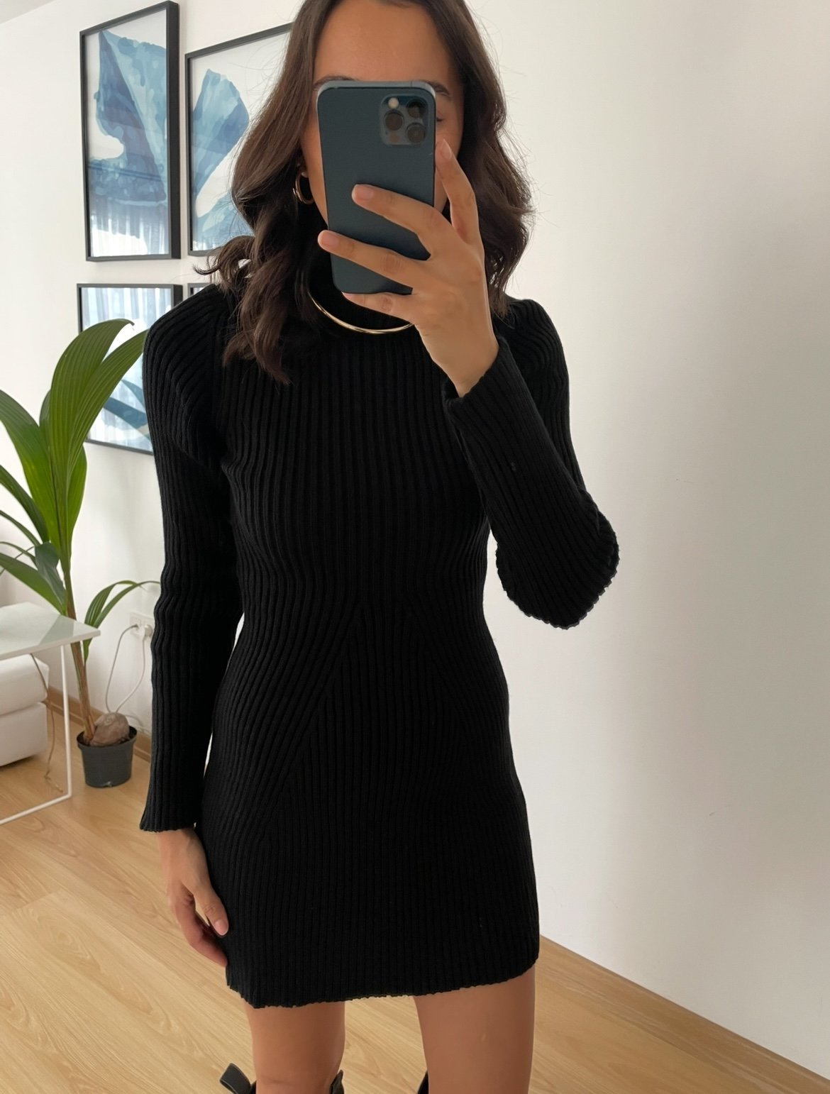 Siyah Dik Yaka Triko Elbise