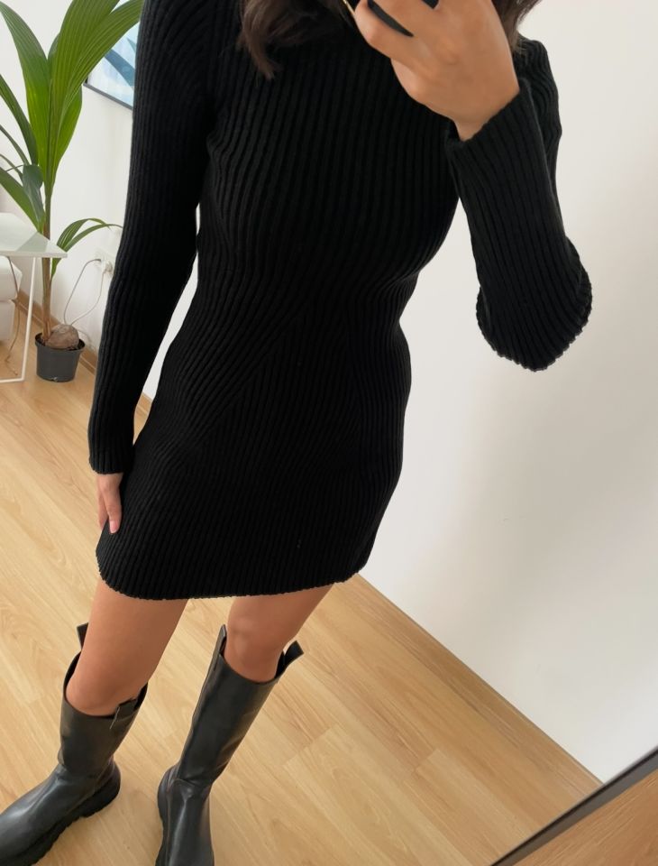 Elora Siyah Dik Yaka Triko Elbise