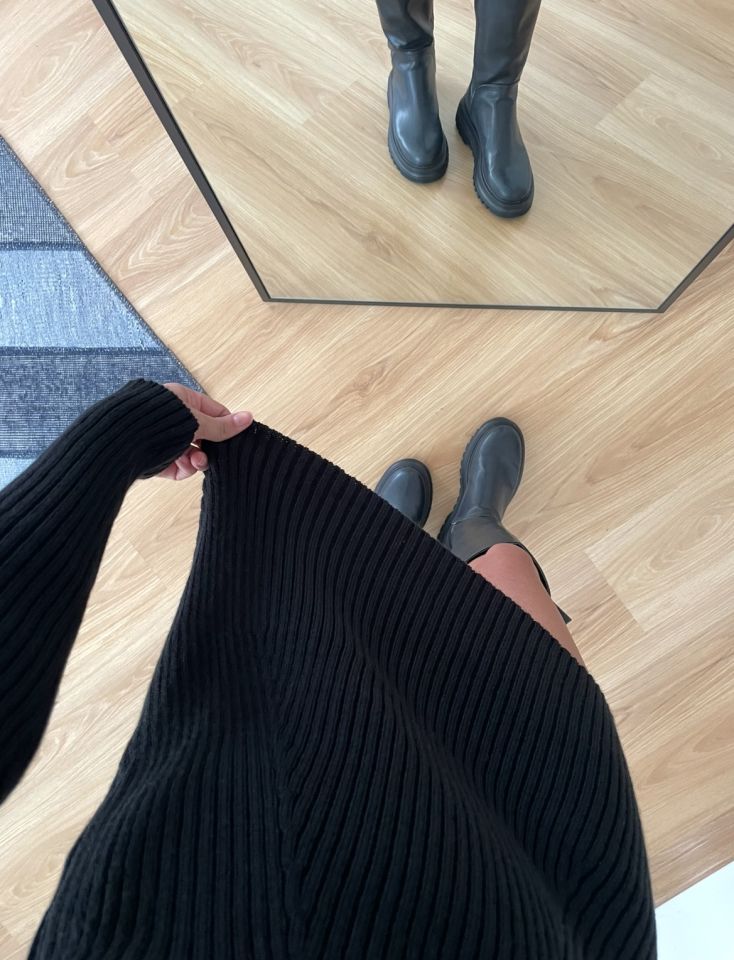 Elora Siyah Dik Yaka Triko Elbise