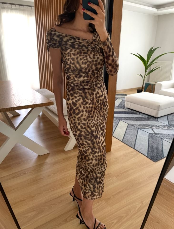 Larin Leopar Desenli Midi Elbise