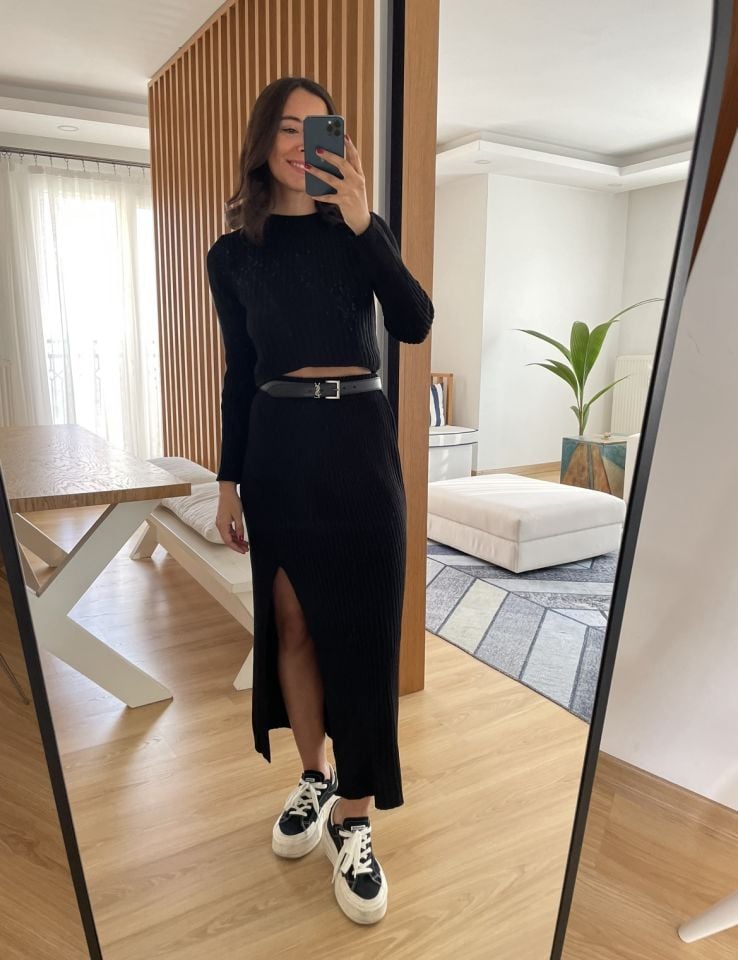 Siyah Yırtmaçlı Etek Triko Takım