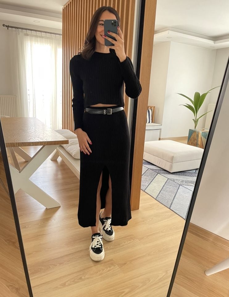 Nora Siyah Yırtmaçlı Etek Triko Takım