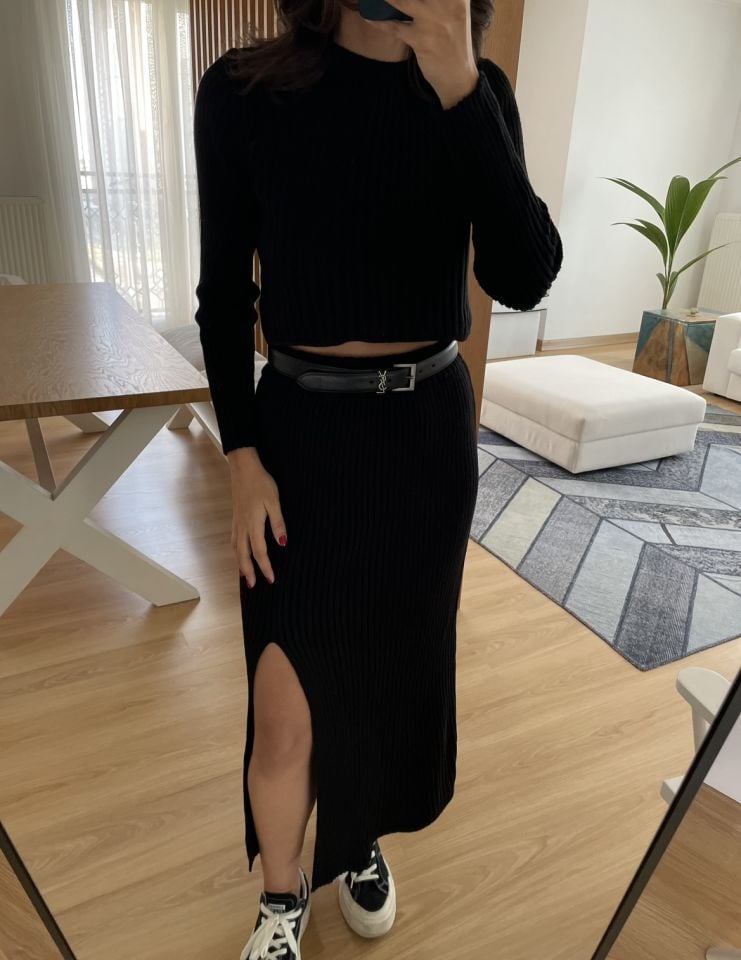 Siyah Yırtmaçlı Etek Triko Takım