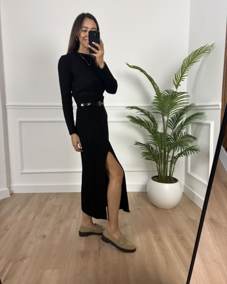 Nora Siyah Yırtmaçlı Etek Triko Takım